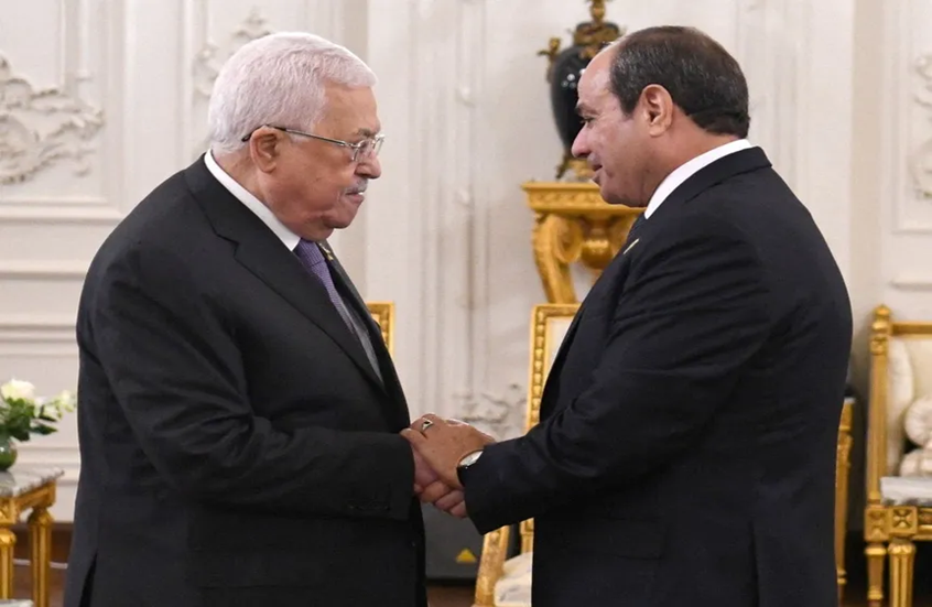 الرئيس الفلسطيني يصل القاهرة للقاء السيسي