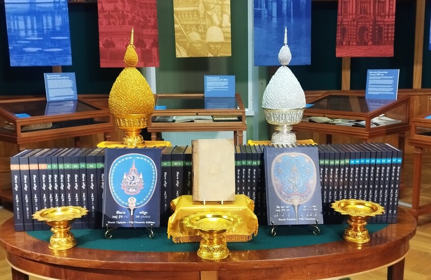 تايلاند تهدي المكتبة الوطنية الروسية في بطرسبورغنسخة " تيبيتاكا"، أقدم مجموعة للشرائع البوذية