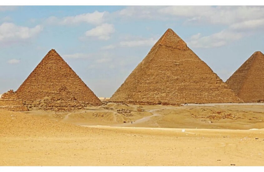 أهرامات الجيزة في مصر