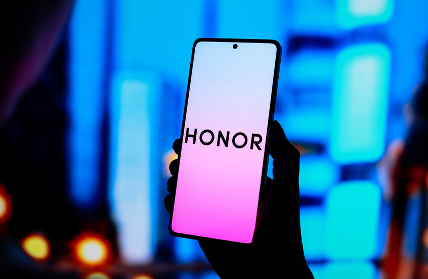 صورة مع هاتف مع شعار Honor