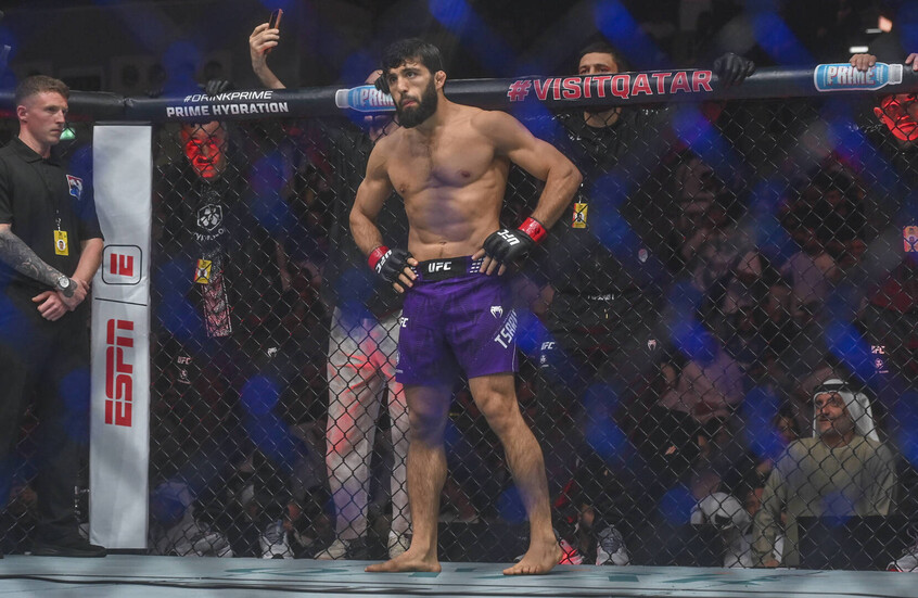 مقاتل UFC يشتري شوكولاتة من طفلة أمريكية بـ400 دولار
