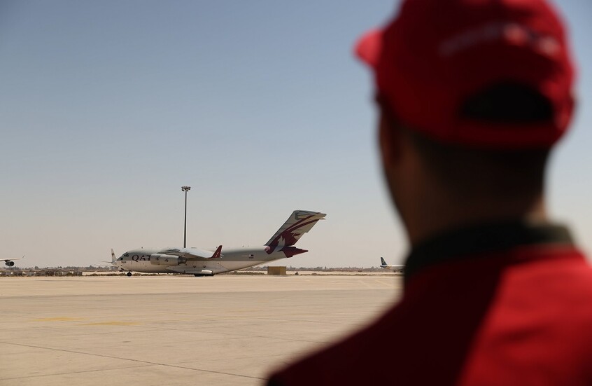 طائرة قطرية تهبط في مطار دمشق الدولي في سوريا