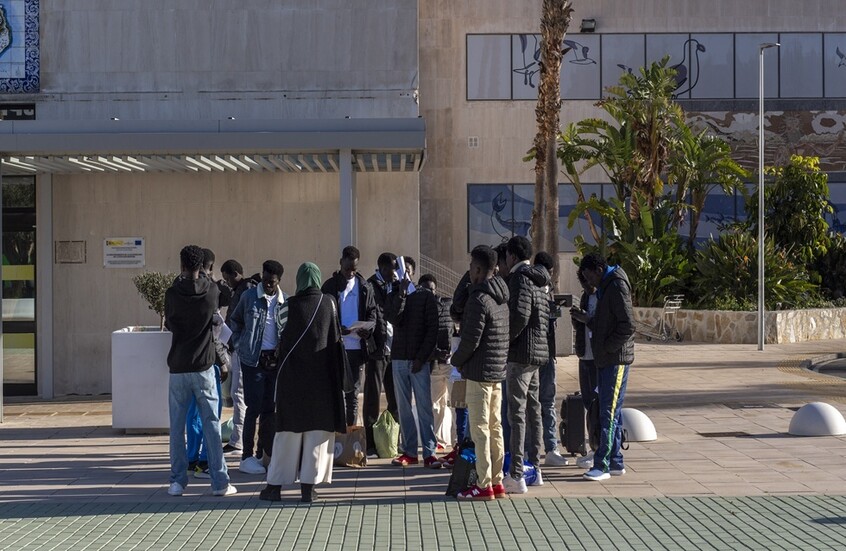 غادر 53 شابا سودانيا مركز الإقامة المؤقتة للمهاجرين في سبتة متجهين إلى البر الإسباني لمواصلة إجراءات طلبات الحماية الدولية