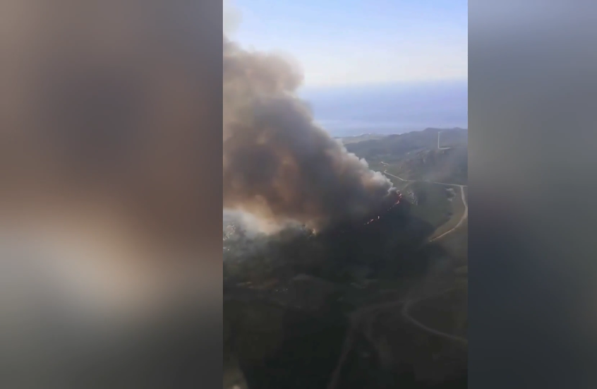 جحيم في غاليسيا الإسبانية.. حريق هائل يندلع بالقرب من المباني المأهولة