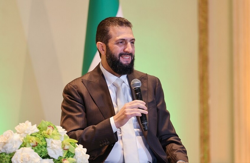 الرئيس السوري أحمد الشرع اليوم خلال لقائه وفدا من الجالية السورية في الولايات المتحدة الأمريكية