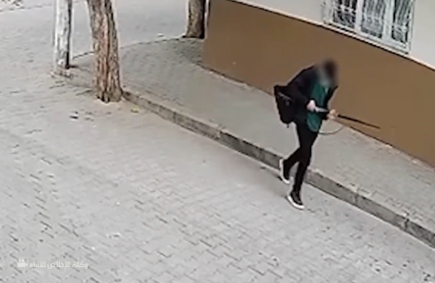 كاميرات المراقبة توثق طالبا مسلحا أطلق النار أمام مدرسة ثانوية في غرب تركيا