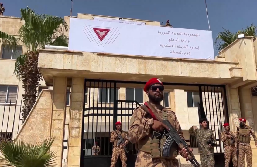 القوات السورية تدخل مدينة الحسكة وتفتتح مقرا لإدارة الشرطة العسكرية