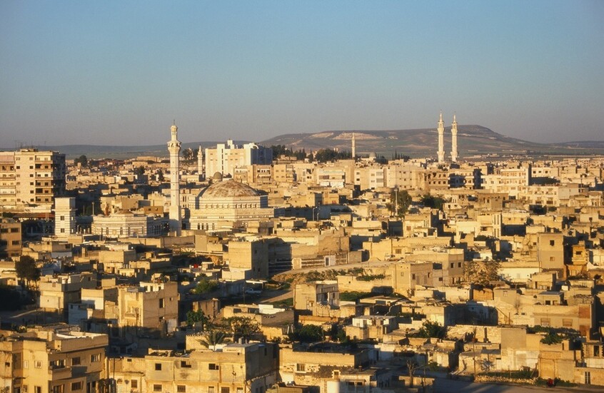 سوريا.. تقييد عروض "الستاند أب كوميدي" في حماة بداعي خصوصية المجتمع وعاداته