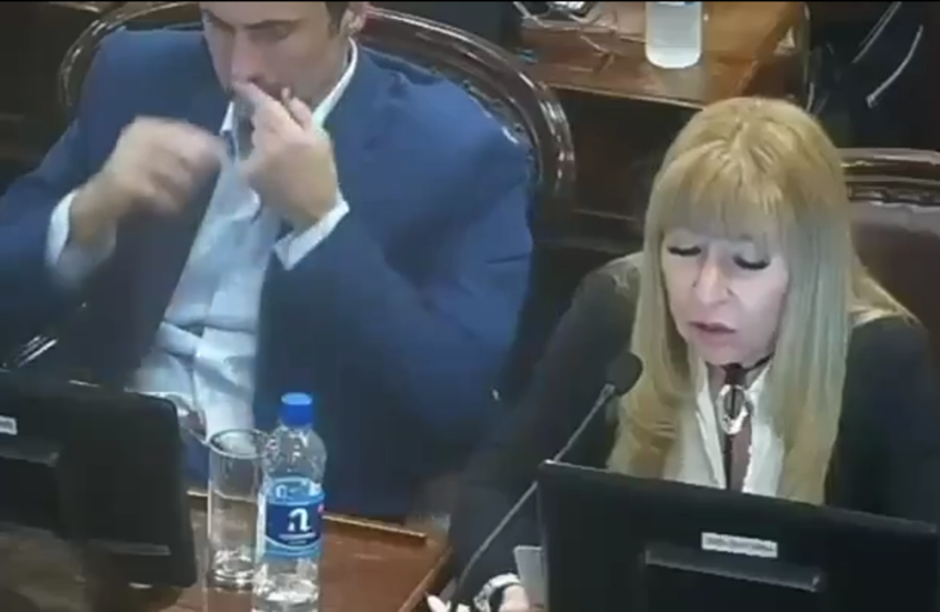 اتهامات لبرلماني أرجنتيني بتعاطي الكوكايين خلال جلسة برلمانية
