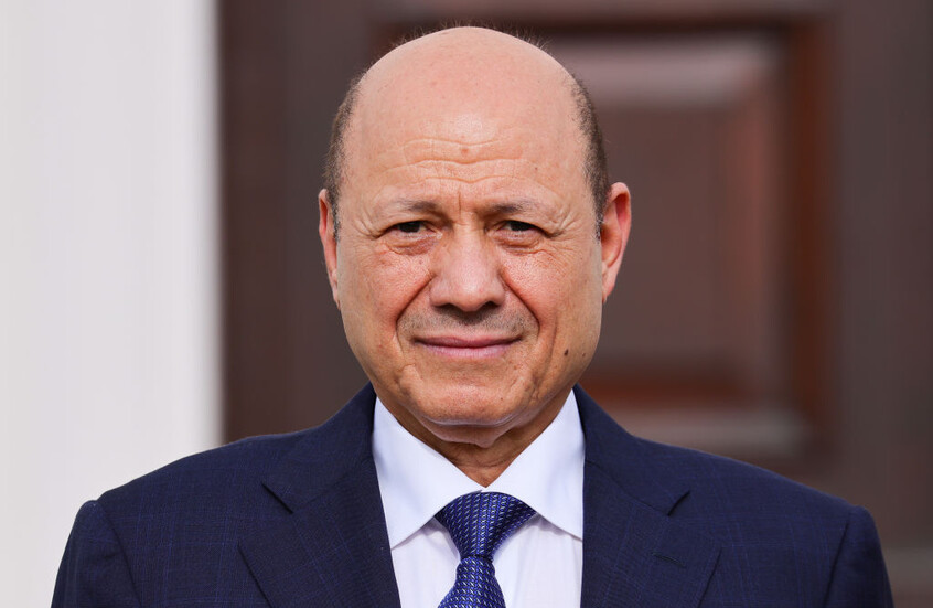 العليمي يؤكد قدرة الجيش على تحرير كامل الأراضي اليمنية