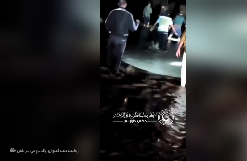 فيضانات مميتة.. عمليات الإنقاذ في بني وليد بعد سيول خلفت ضحايا وأضرارا في ليبيا
