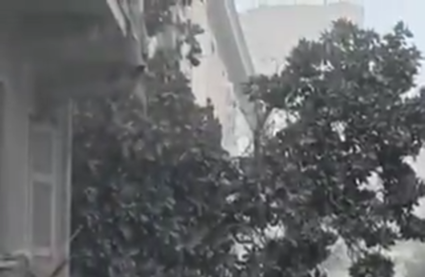انفجار غاز محتمل يودي بحياة 6 أشخاص في قلب العاصمة اليونانية