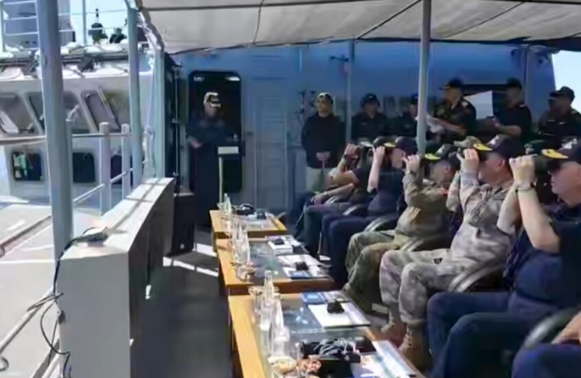 نشرت وزارة الدفاع التركية مقطعاً مصوراً يوثق استهداف وتدمير هدف بحري بنجاح بواسطة المسيّرة الانتحارية "بيرانا"، وذلك في أول مشاركة لها ضمن مناورات "ذئب البحر 1".