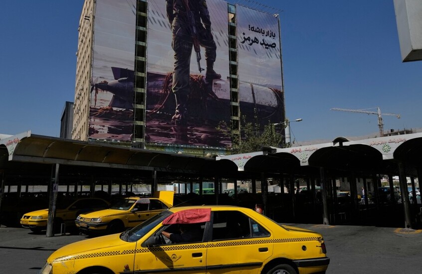 قائد الجيش الإيراني يحذر من انعدام الأمن ويؤكد حق أهل المنطقة بمقدراتها