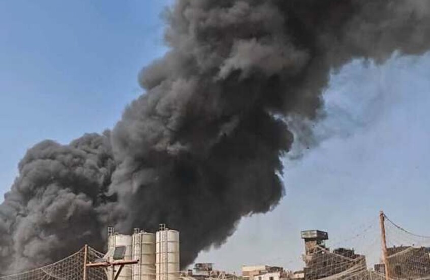 سحب كثيفة من الدخان في قلب القاهرة بسبب حريق منطقة السبتية