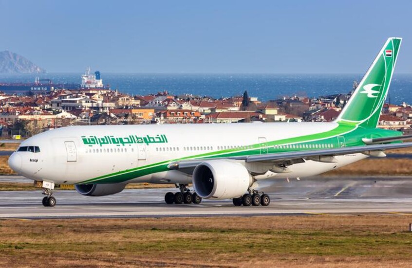 طائرة بوينغ 777-200LR تابعة للخطوط الجوية العراقية في مطار إسطنبول بتركيا