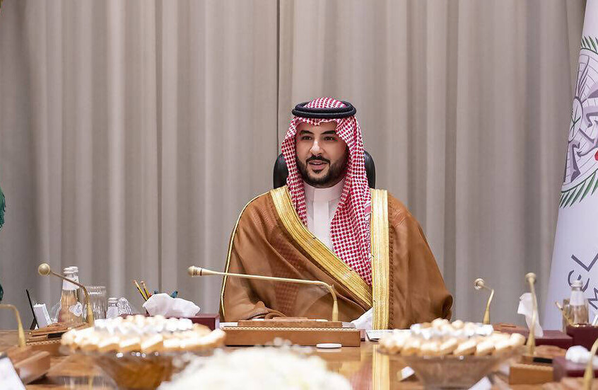 وزير الدفاع السعودي يدعو نائب رئيس الإمارات لزيارة المملكة