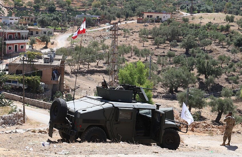 إصابة 4 لبنانيين بينهم جندي في غارة إسرائيلية استهدفت الجنوب