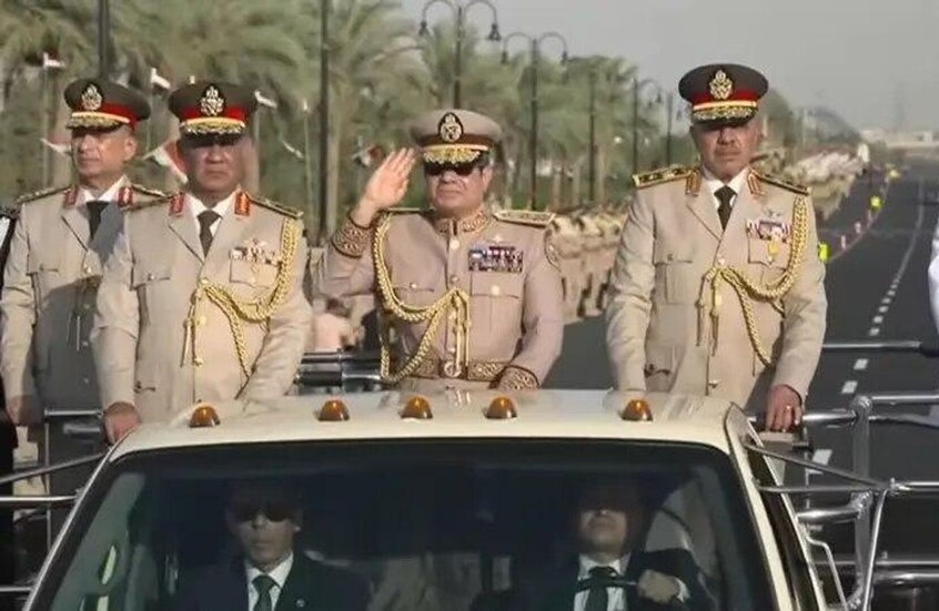 "هل يستعد السيسي للحرب؟".. تساؤلات في إسرائيل بعد قرار الرئيس المصري بشأن وزير الدفاع