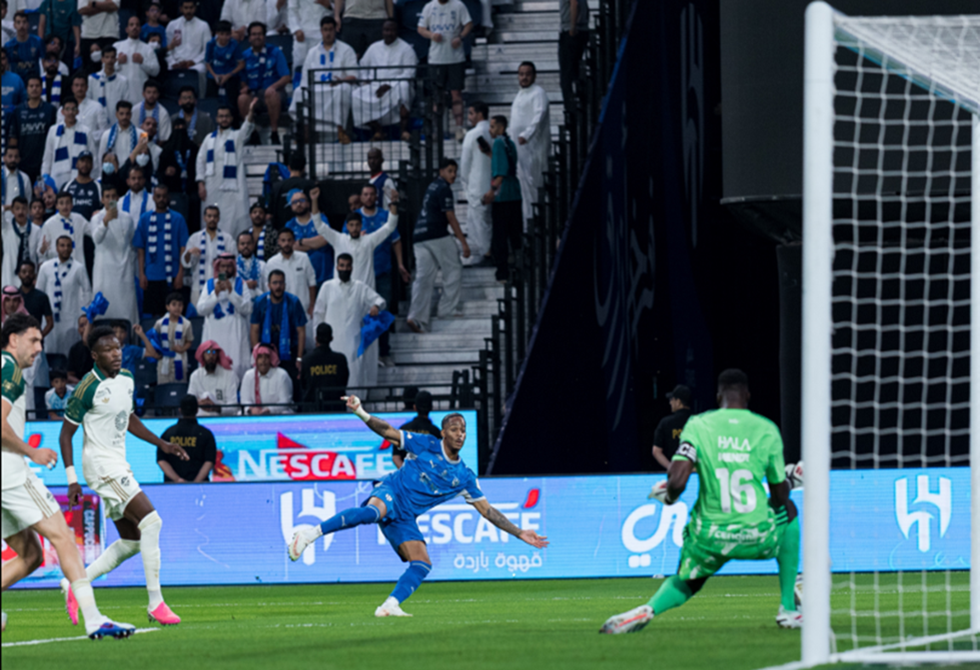 الهلال يحسم الكلاسيكو أمام الأهلي بثلاثية ويعتلي قمة الدوري السعودي