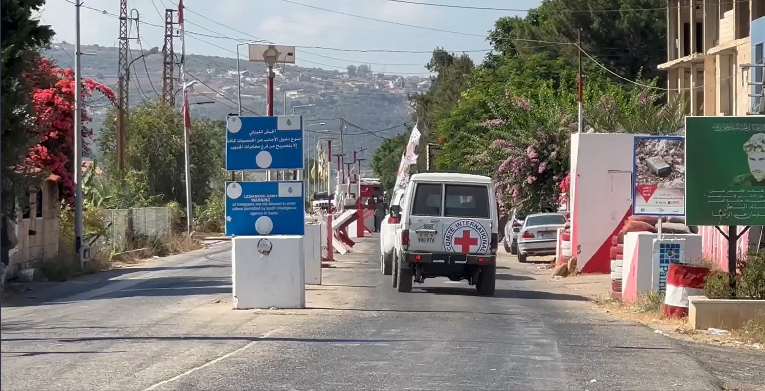 إسرائيل تسلم الصليب الأحمر اللبناني الأسرى اللبنانيين عند معبر الناقورة جنوب لبنان