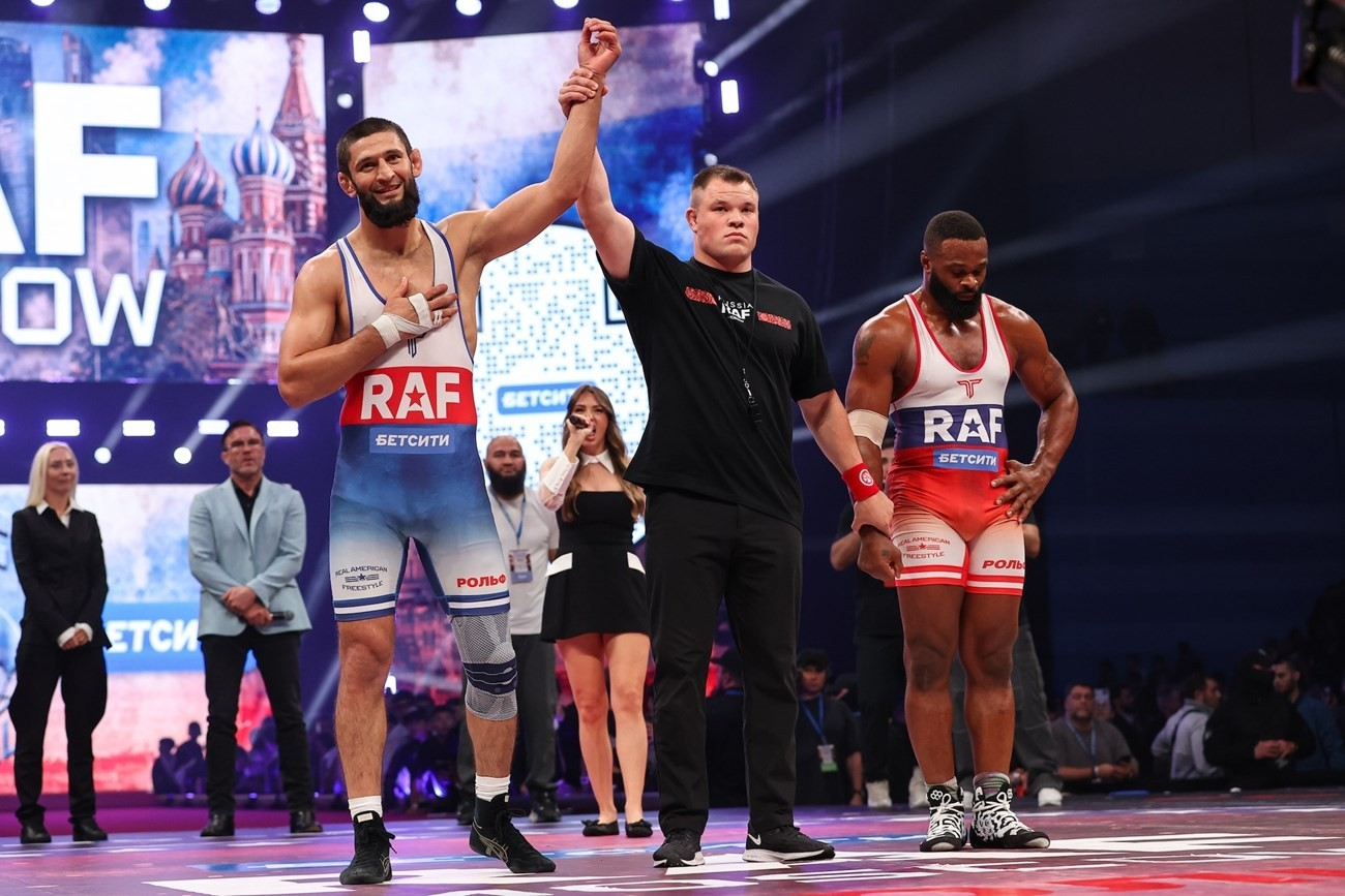 بـ 94 ثانية.. شيماييف يشعل الأجواء ويسقط وودلي في "RAF" موسكو (فيديو)