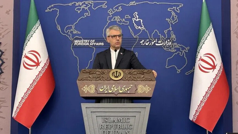 "دبلوماسية المضيق".. كيف تحول طهران التوتر إلى تفاهم مع عُمان لضمان عبور آمن؟