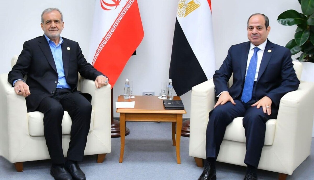 السيسي يطالب بزشكيان بوقف "الاعتداءات" على الدول العربية