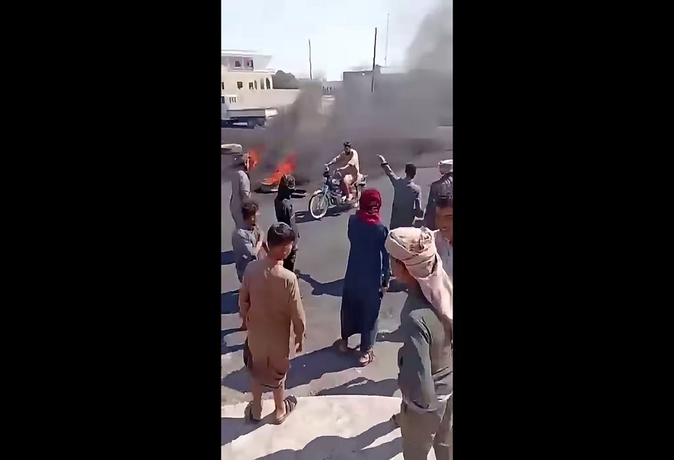 احتجاجات المحروقات تتسع شرق سوریا.. قطع طرق حیویه للیوم الثانی (فیدیوهات)