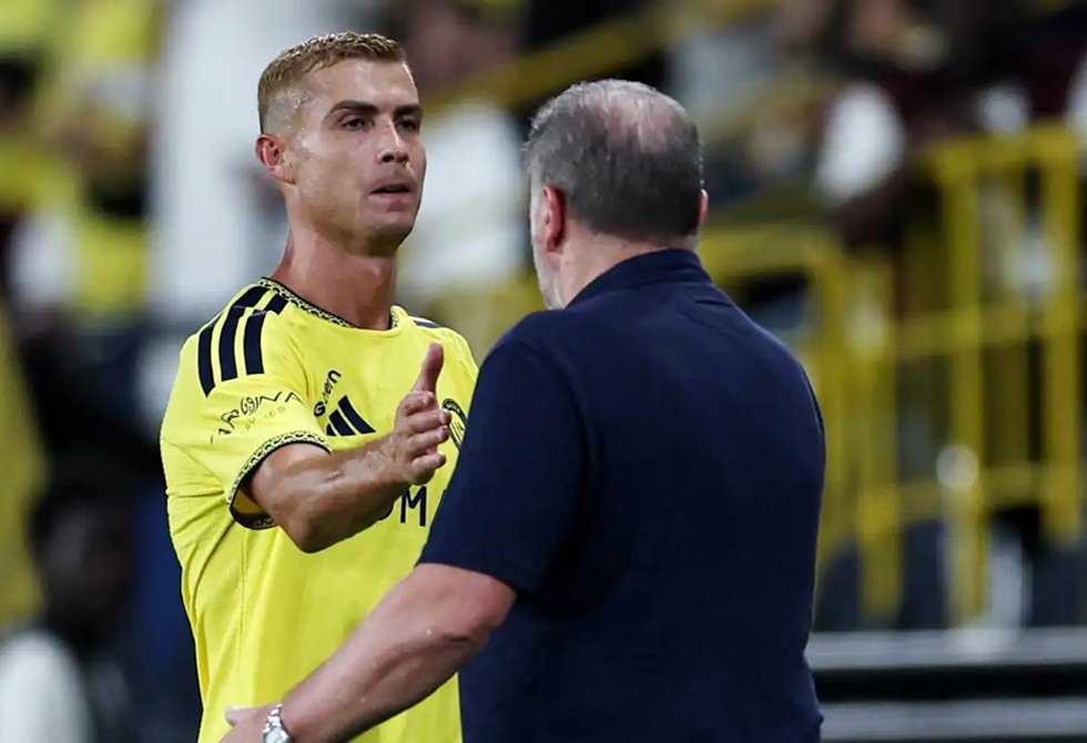بسبب رونالدو.. مشادة كلامية حادة بين مدرب النصر السعودي وأحد الصحفيين