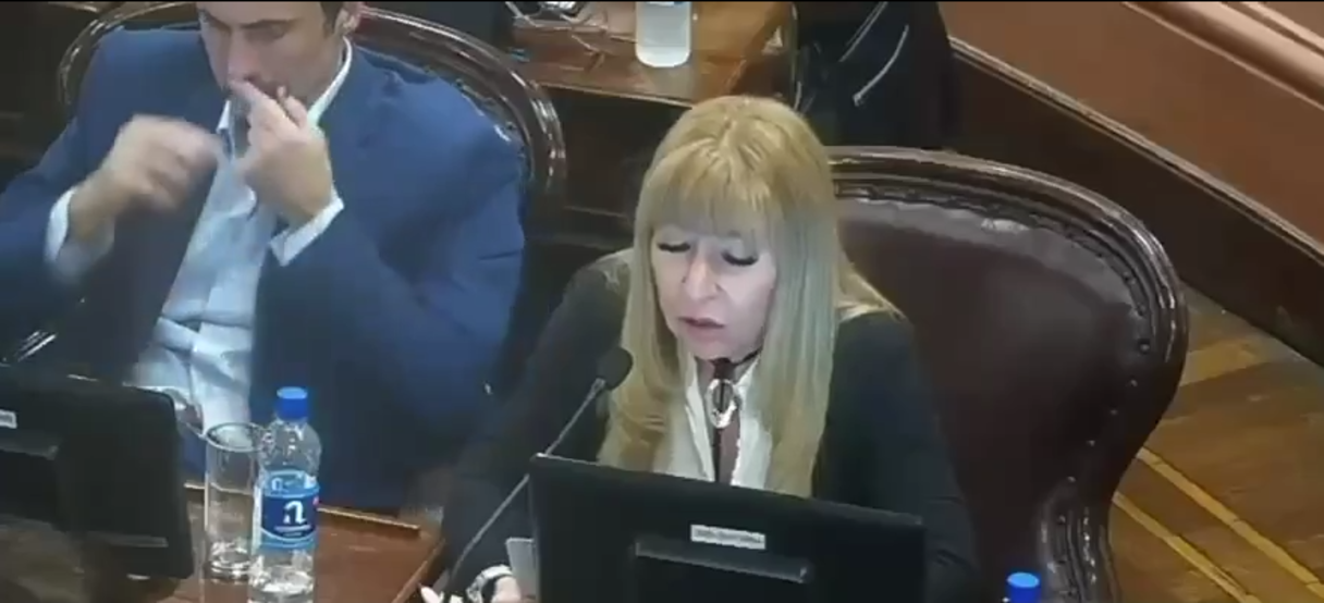 اتهامات لبرلمانی أرجنتینی بتعاطی الکوکایین خلال جلسه برلمانیه