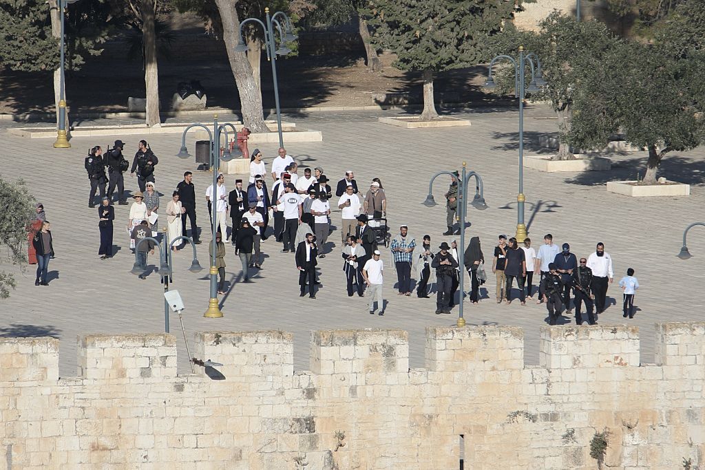 أوقاف القدس: 1222 مستوطنا اقتحموا باحات المسجد الأقصى الیوم