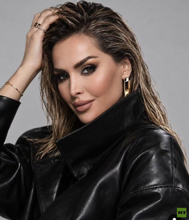 الفنانة السورية قمر خلف