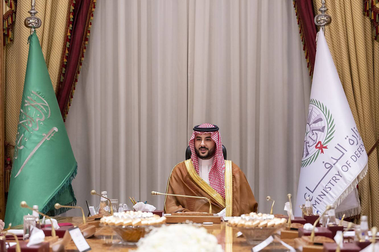 وزير الدفاع السعودي يدعو نائب رئيس الإمارات لزيارة المملكة