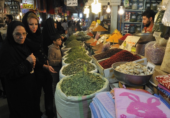 الحکومه الإیرانیه تتخلف عن سداد دیونها للقطاع الخاص رغم أمر بزشکیان بصرفها