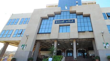 الجزائر.. 5 سنوات سجنا نافذا في حق مدنسي العلم الجزائري