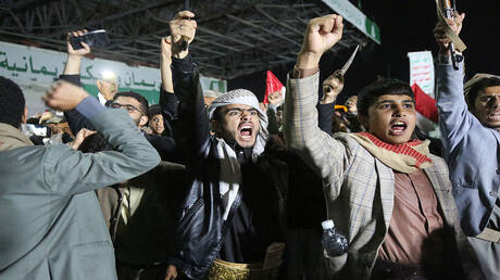 الحوثيون يوسعون نطاق الصراع.. السيطرة على المخا وبريم وتداعياتها على الشرق الأوسط