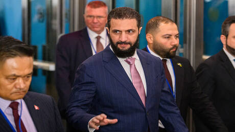 الشرع يجمع والدته بوالدة الصحفي الأمريكي المفقود في سوريا أوستن تايس