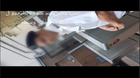 طرد شرطي مصري بسبب فيديو متداول.. والداخلية توضح