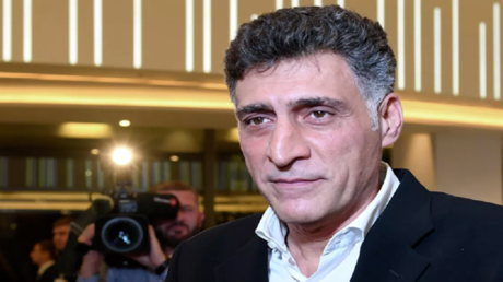 أنقذ رضيعا من حريق.. سائق جرافة روسي يحصد جائزة كيوسايان