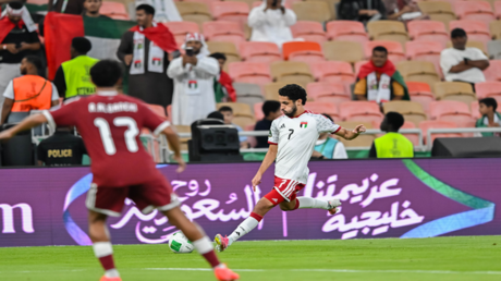 الإمارات تتصدر المجموعة الثانية في 