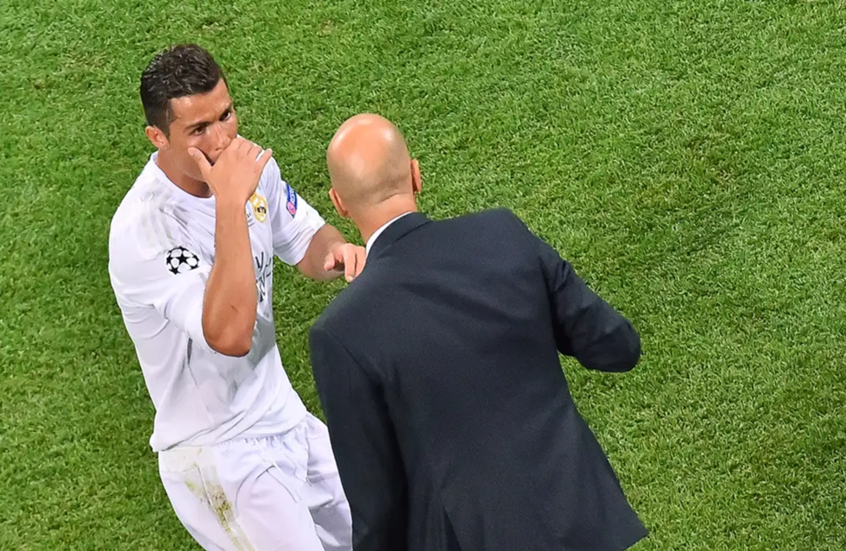 زيدان رونالدو خلال عملهما معا في ريال مدريد
