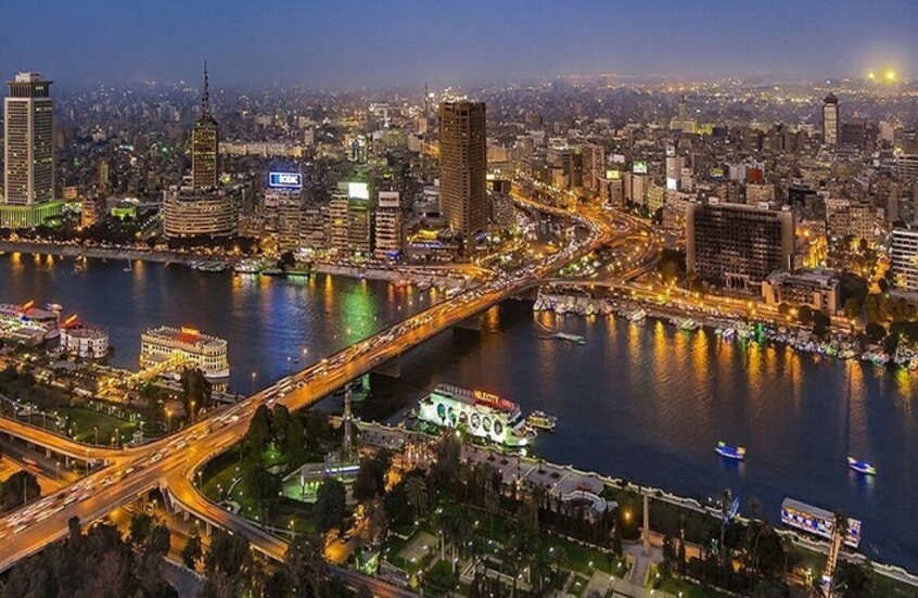 قلب العاصمة المصرية القاهرة حيث تظهر الصورة وزارة الخارجية ومبنى الإذاعة والتلفزيون