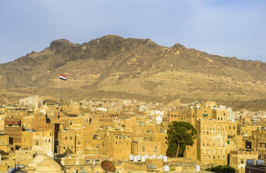 العليمي يعلن انطلاق عملية "فجر اليمن" لاستعادة مؤسسات الدولة وتحرير العاصمة صنعاء
