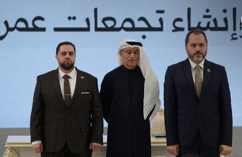 وزير السياحة مازن الصالحاني (يمين) ورجل الأعمال محمد العبار (وسط) ووزير الأشغال العامة والإسكان مصطفى عبد الرزاق (يسار)