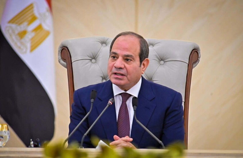 السيسي خلال رئاسته للمجلس الأعلى للقوات المسلحة بحضور كبار قادة الجيش المصري في ذكرى حرب أكتوبر