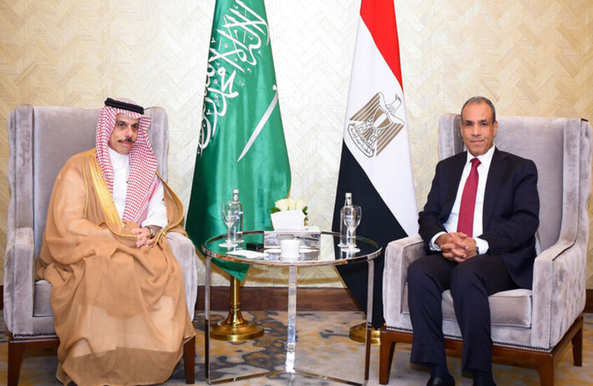 جلسة مباحثات بين وزير الخارجية المصري بدر عبدالعاطي ونظيره السعودي الأمير فيصل بن فرحان