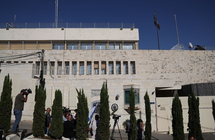 بريطانيا تعلن قنصليتها العامة في القدس "بعثة" وستكون مستقلة وتواصل تقديم الخدمات