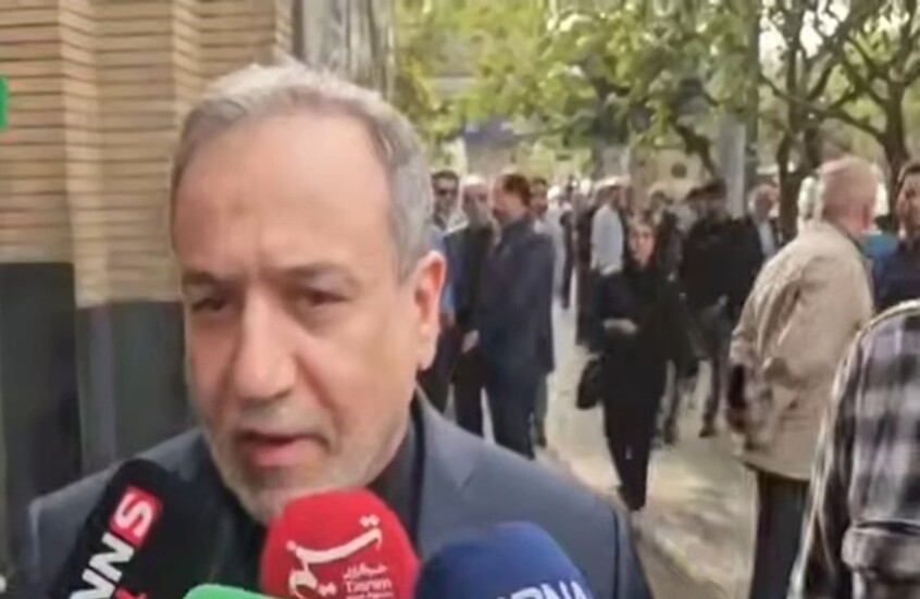 وزير خارجية إيران يكشف عن دراسة طهران وجهات النظر الأمريكية وتجهيز الرد عبر الوسطاء