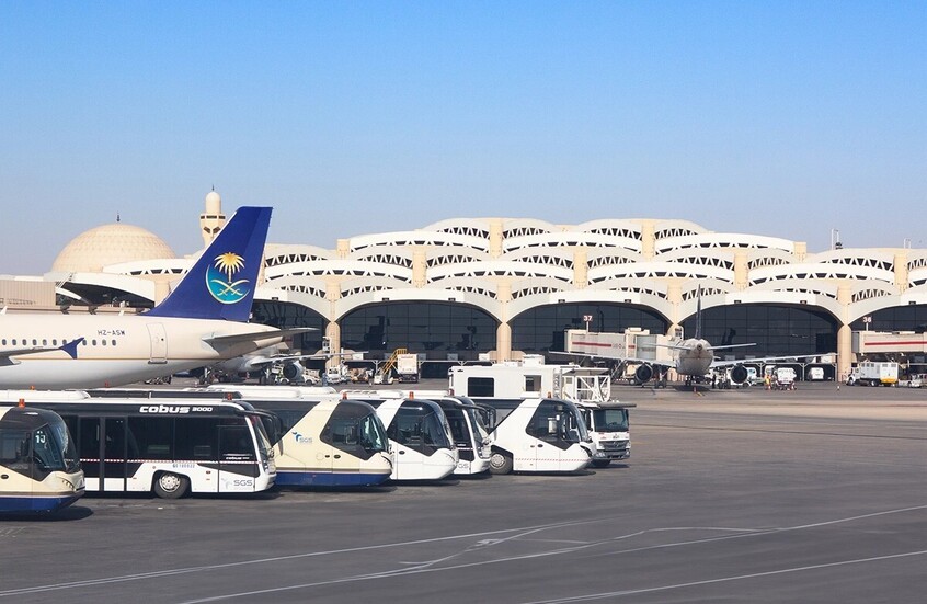 "الحوثيون" يعلنون استهداف مطار الملك خالد بالرياض ويحذرون العاملين في المنشآت النفطية وشركات الطيران